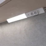 81.006/USB, Regleta led, puesto de trabajo, con luz, enchufes y tomas USB, instalación