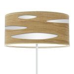ODRA, Lámpara de pie color blanco, con pantalla color madera clara