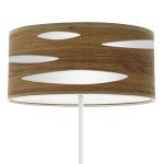 ODRA, Lámpara de pie color blanco, con pantalla color madera oscura